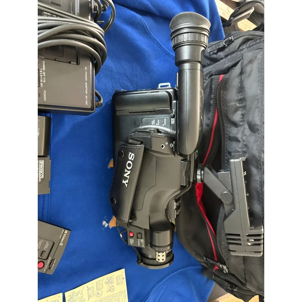 Sony Handycam CCD-F401 Video 8 Camcorder Bundle Remote AC-V60 Parts Repair